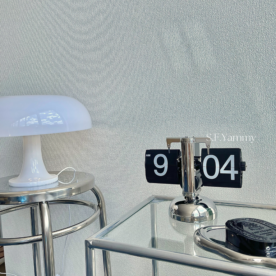 ブラックのパタパタ時計