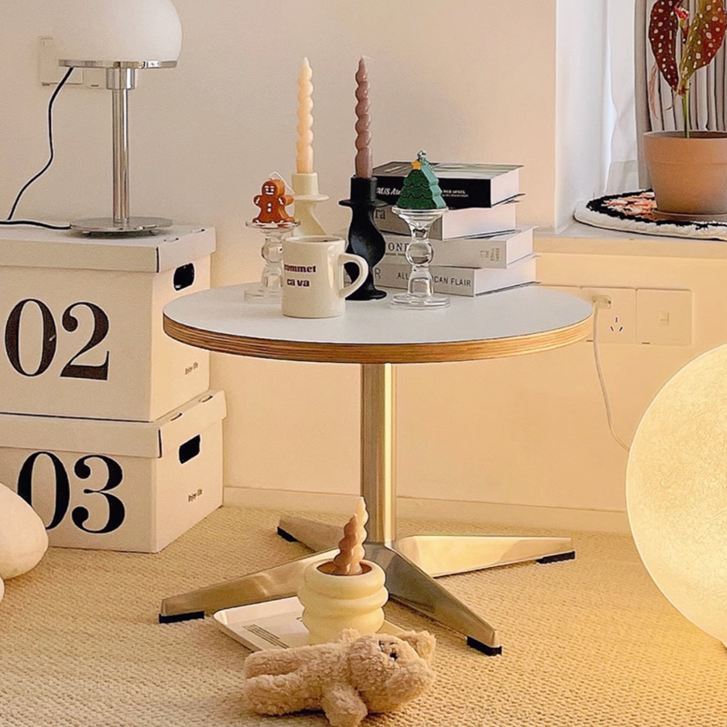 部屋に置かれたミニテーブル