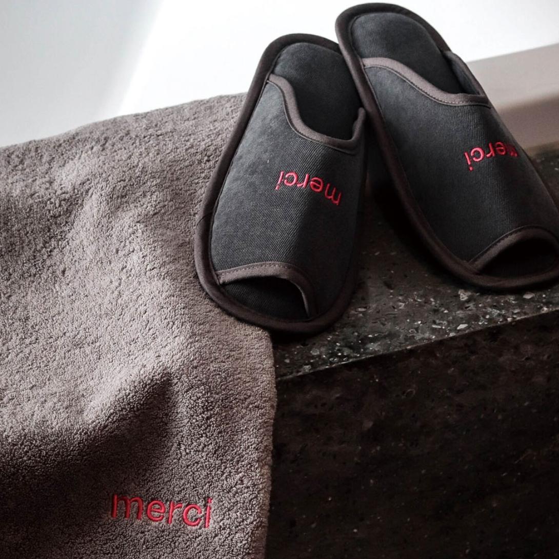 足にフィットする ルームシューズ | room slippers