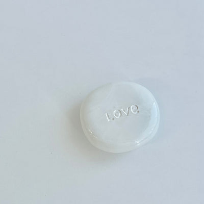 "LOVE" round stone grip #white