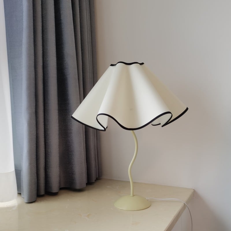 ゆらゆらフリル テーブルランプ | flare table lamp