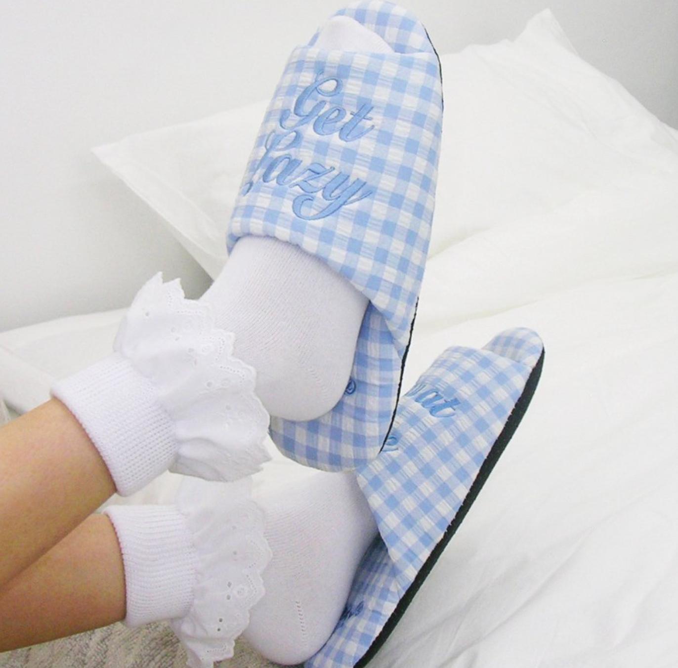 checkered room slippers | Lazyz