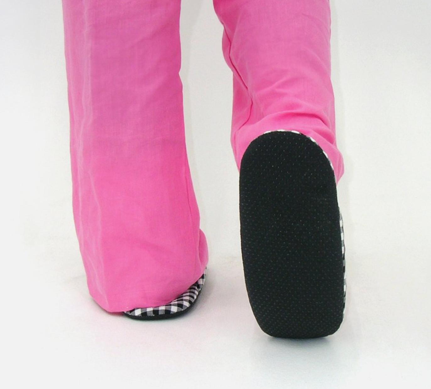 checkered room slippers | Lazyz