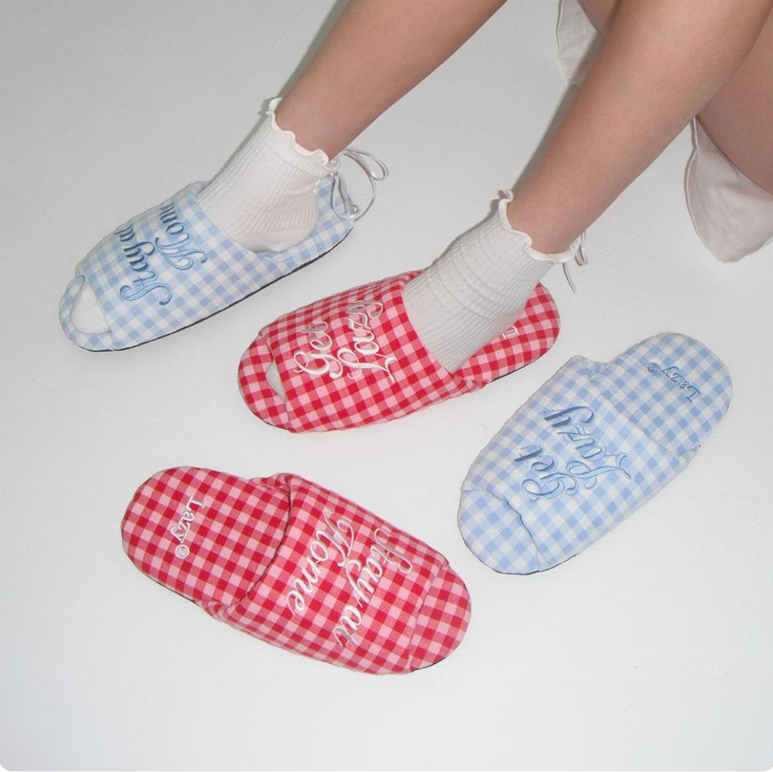 checkered room slippers | Lazyz