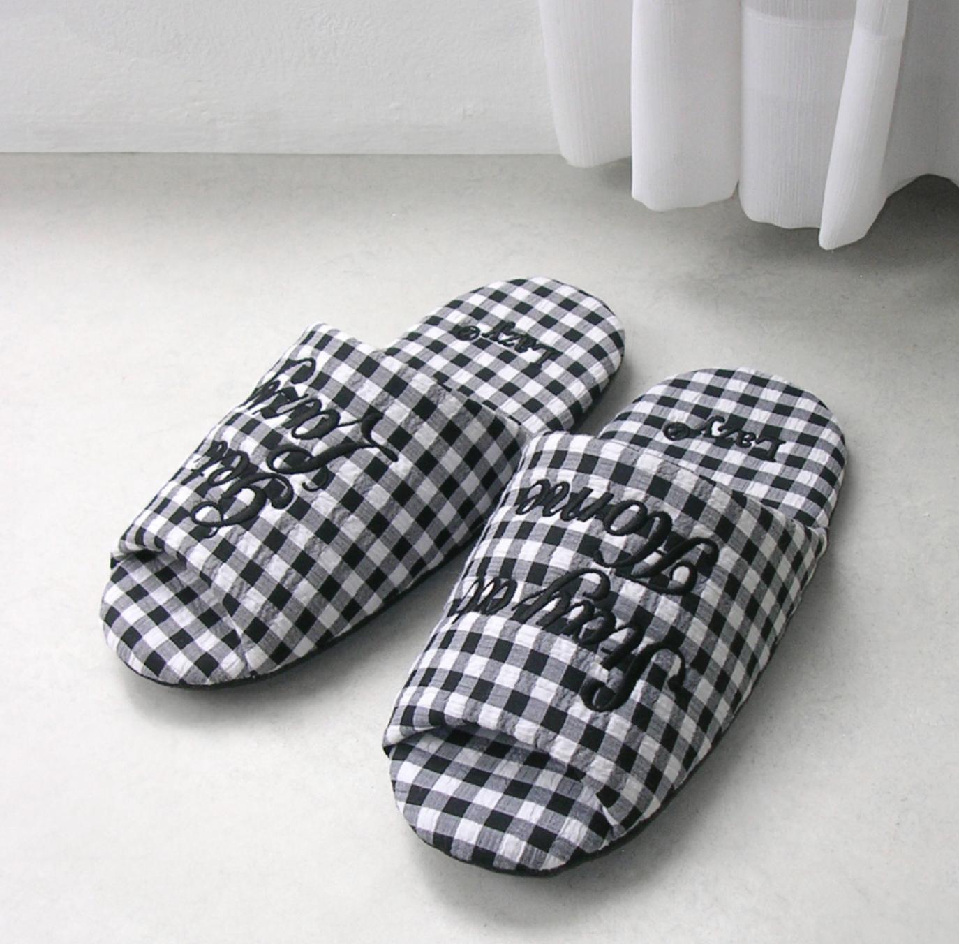 checkered room slippers | Lazyz