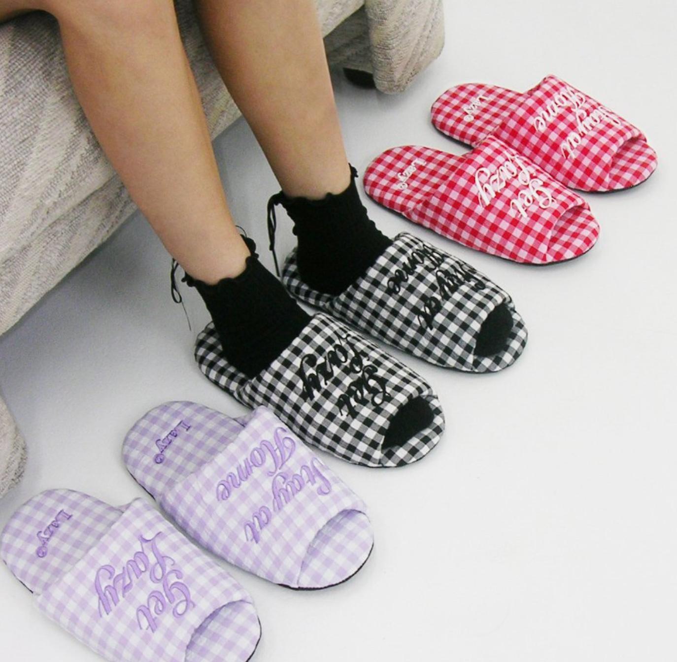 checkered room slippers | Lazyz