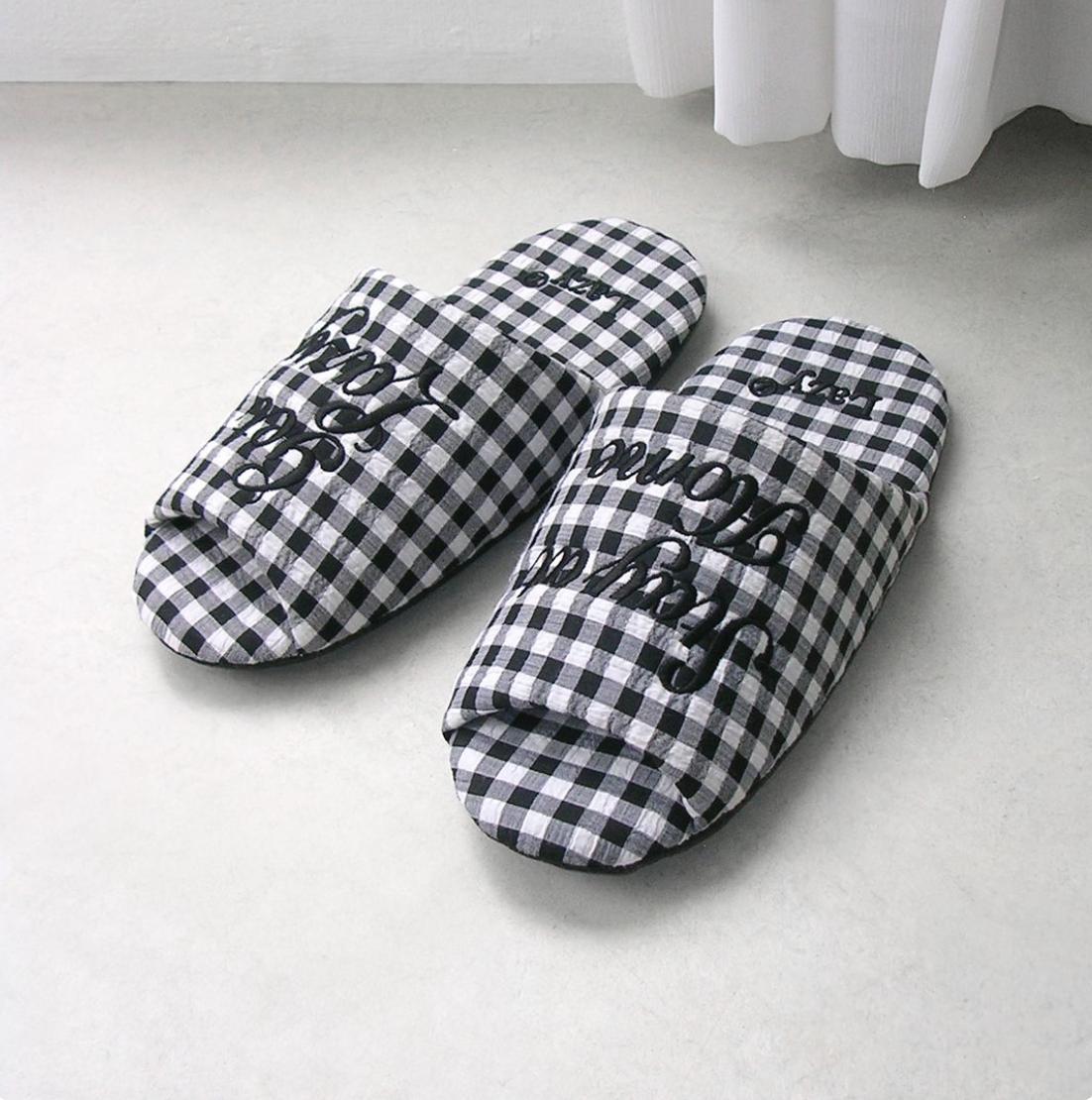 checkered room slippers | Lazyz