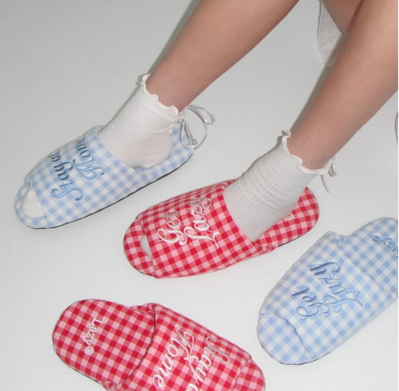 checkered room slippers | Lazyz