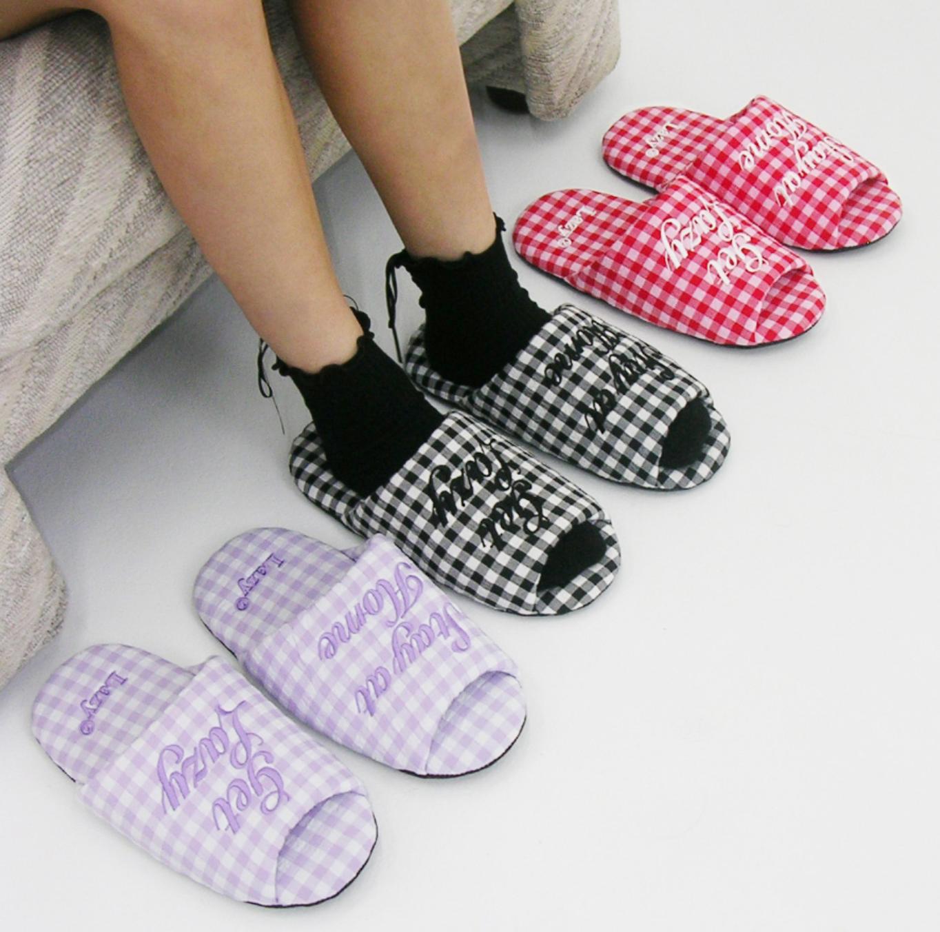 checkered room slippers | Lazyz