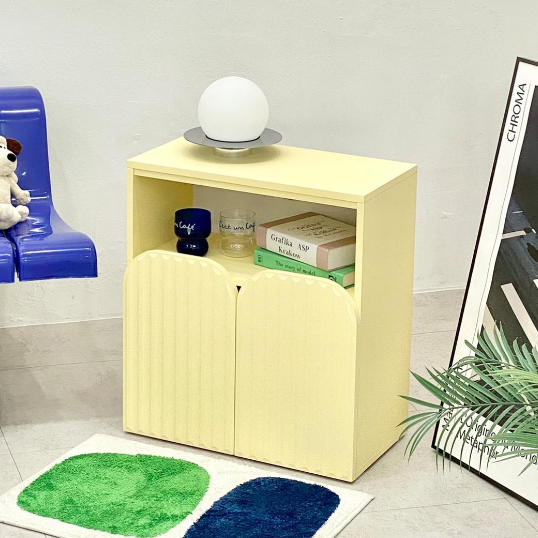 CLOVER side table with display rack
