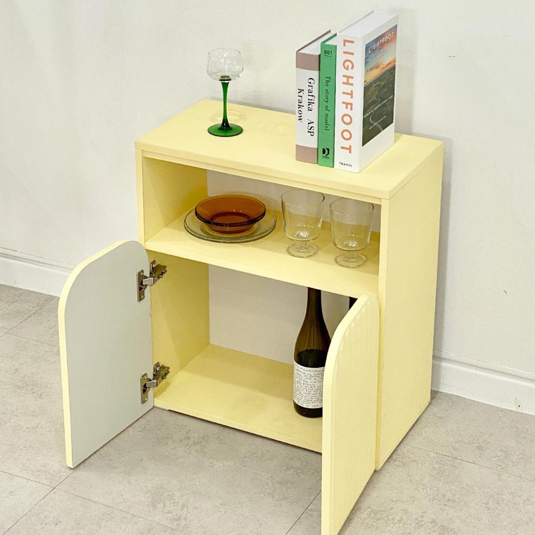 CLOVER side table with display rack