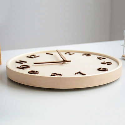 木製の壁掛け時計